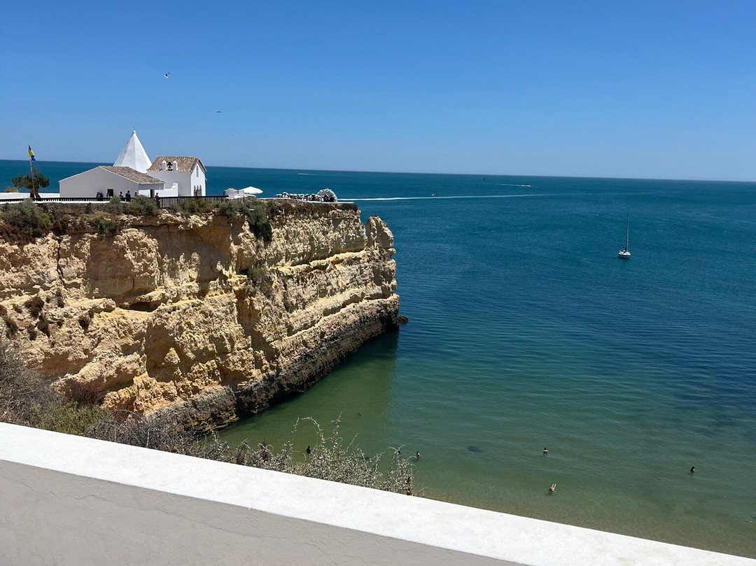 Praia de Nossa Senhora da Rocha-阿玛考德佩拉必去景点