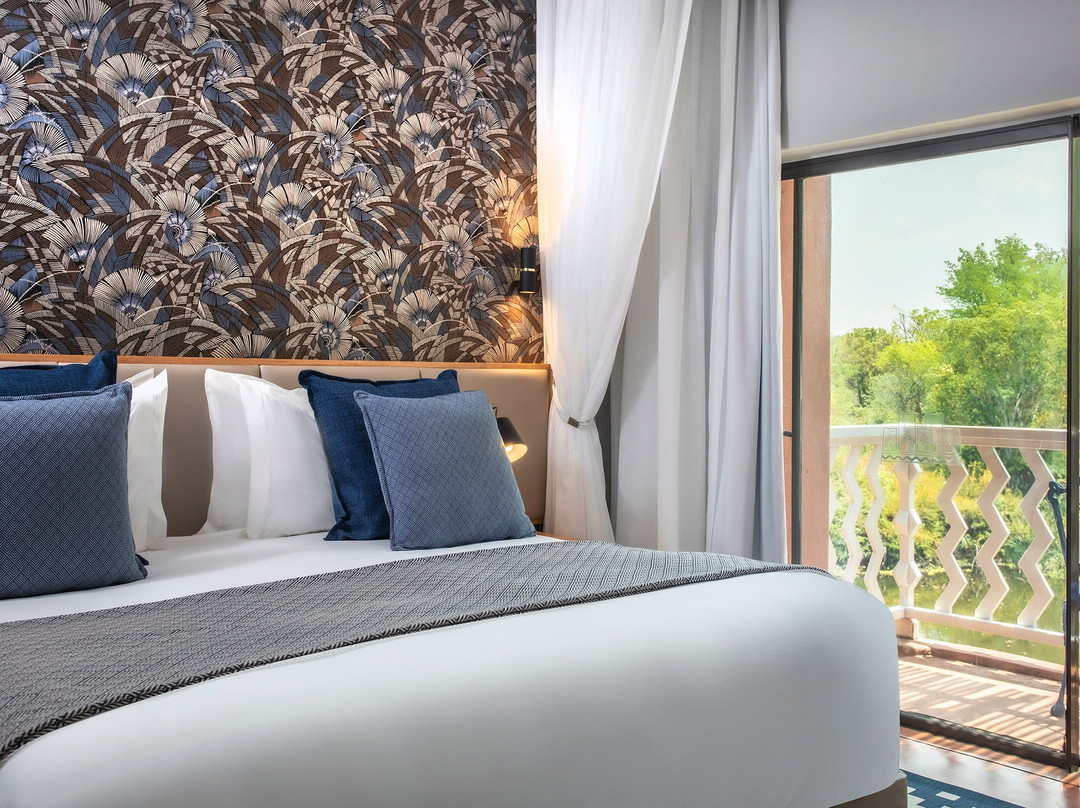 维多利亚瀑布安凡尼度假酒店主图