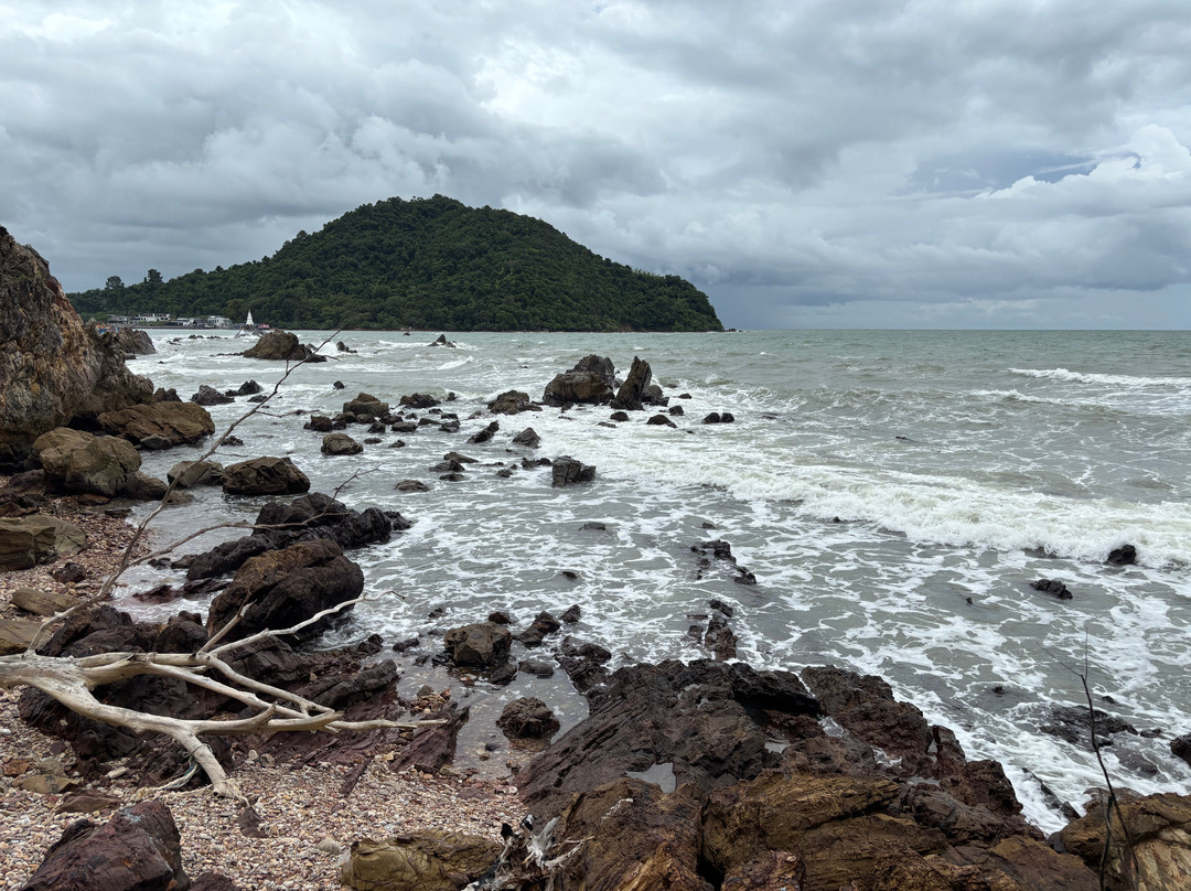 Chedi Klang Nam Viewpoint, Ban Hua Laem-Sanamchai必去景点