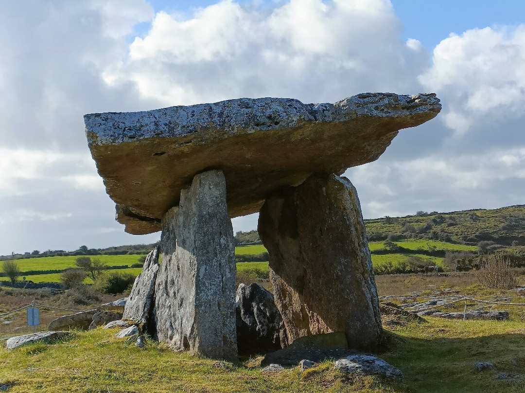 Poulnabrone Dolmen-克莱尔郡必去景点