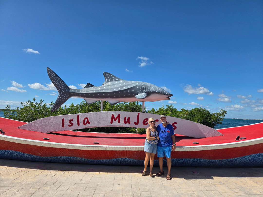 Taxi en Isla Mujeres by Charlie Martinez-女人岛必去景点