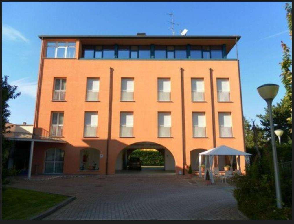 Cadriano酒店住宿-尹朋里亚酒店