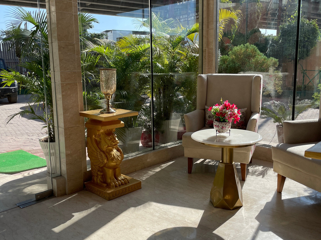 哈里瓦卡尔森乡村套房酒店主图