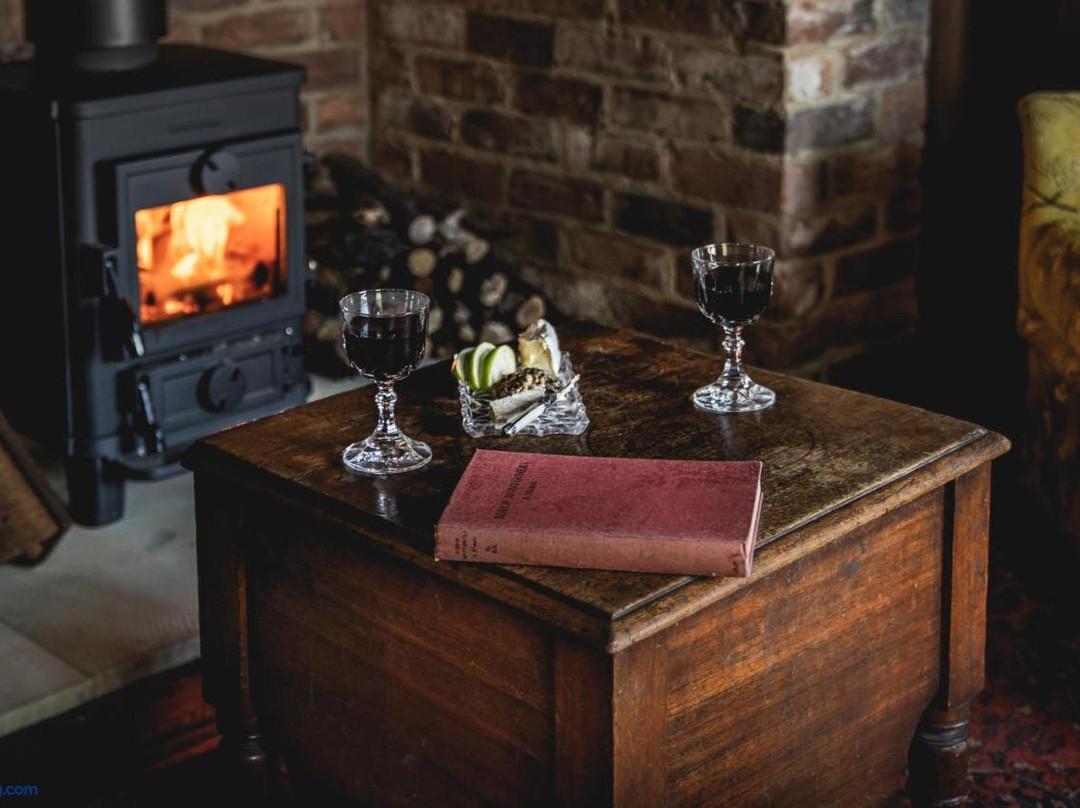 Old Bishop's Quarters主图