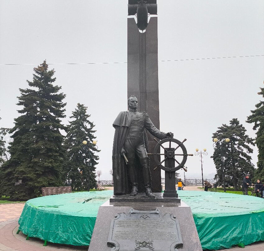 Pamyatnik Admiralu Lazarevu I Korablyu-Azov必去景点