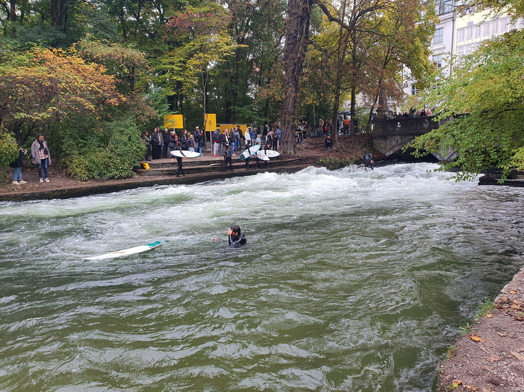 Eisbachwelle-慕尼黑必去景点