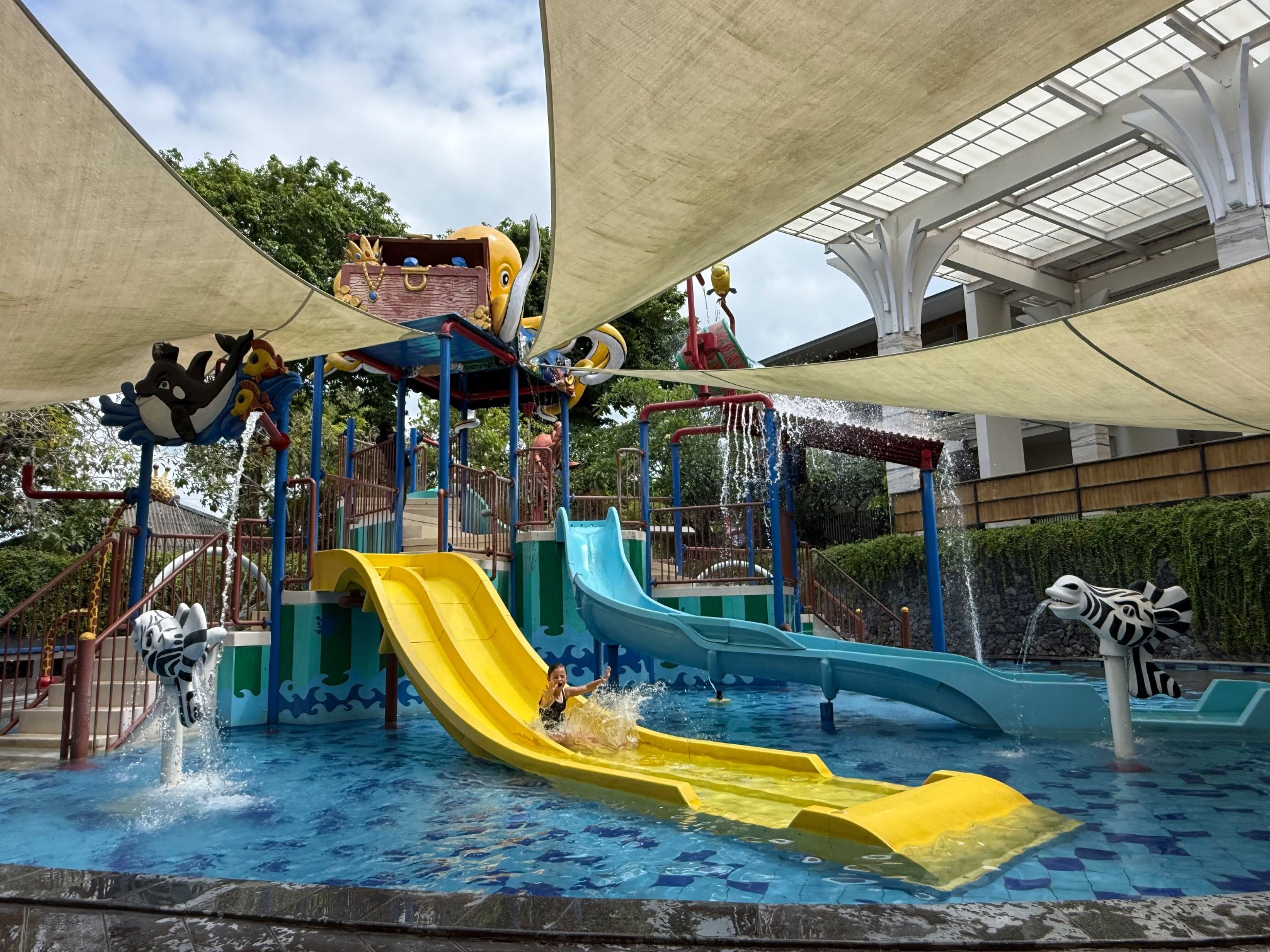 美乐滋海滨度假村-泳池