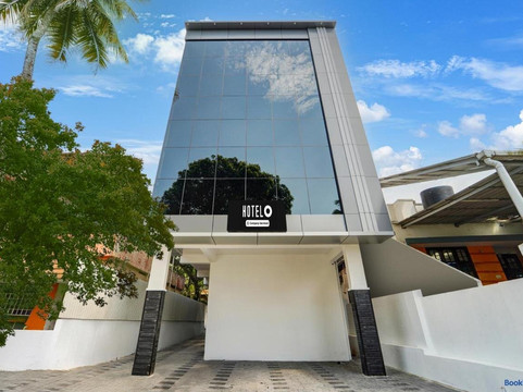 Super Hotel O HMT Colony Kochi