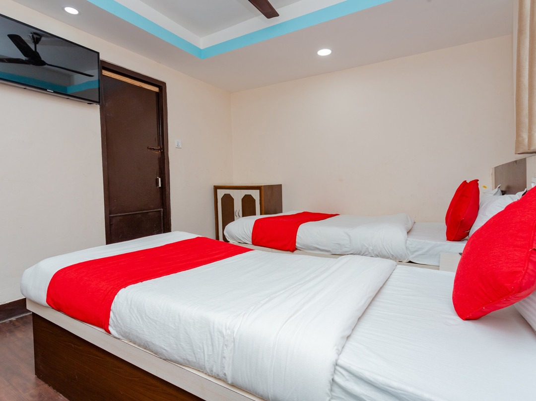 OYO 811 Hotel New Pokhara Palace