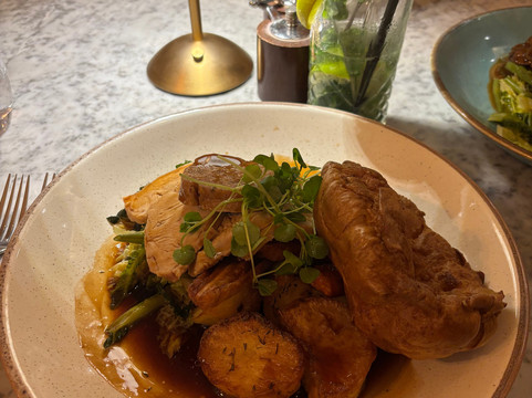 经典英国韦恩安居酒店主图