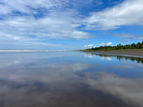 可可马尔海滨酒店主图