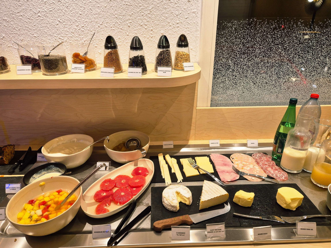 摩尔菲酒店主图