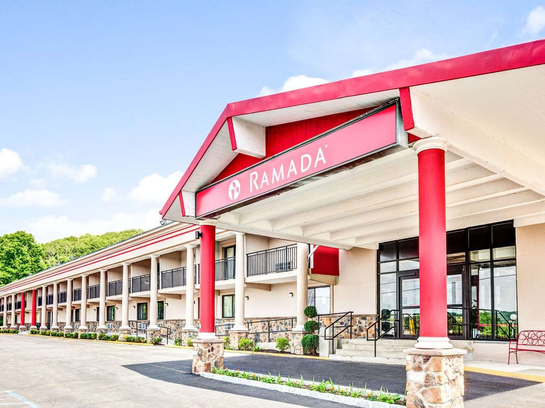 洛克威华美达酒店