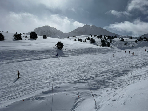 格兰德瓦利拉滑雪场-莱斯埃斯卡迪斯必去景点