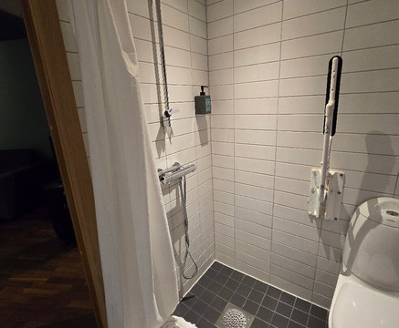 跑道舒适酒店主图