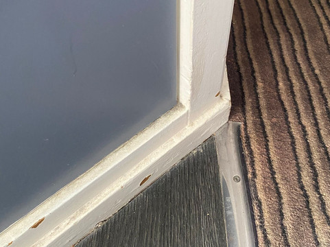 第戎-屈埃蒂尼霍特尔英酒店主图