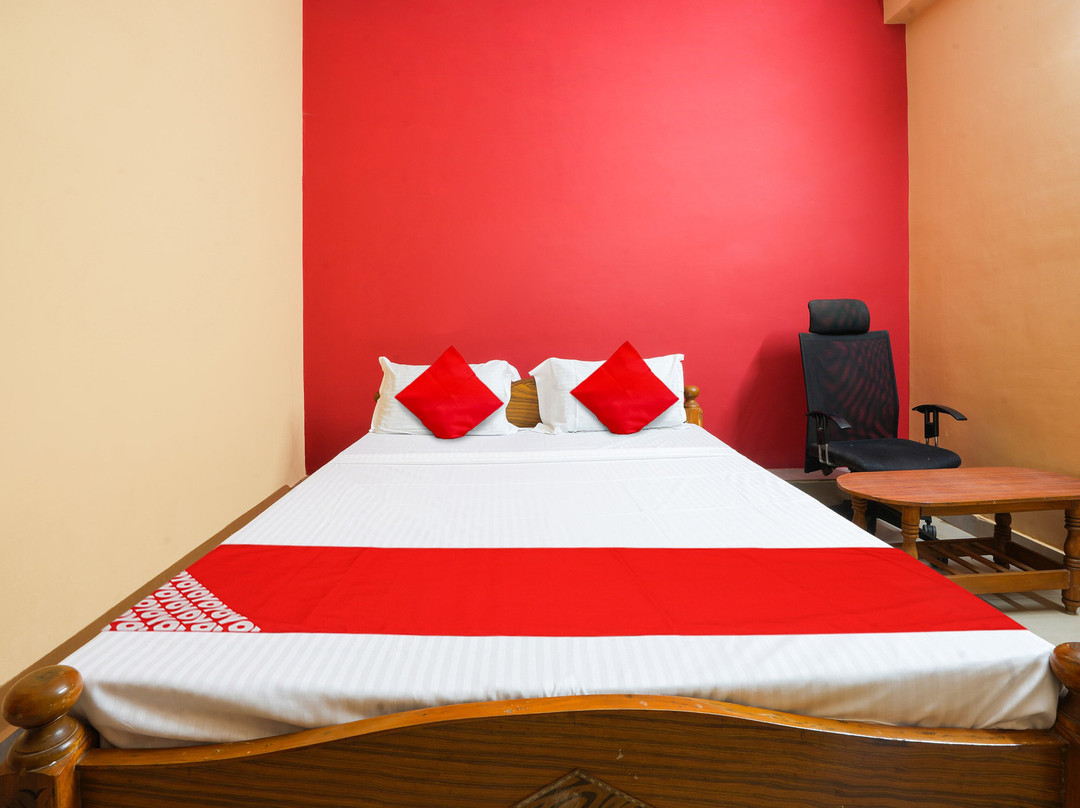 Oyo Flagship Lakshmi Sri Boarding & Lodging