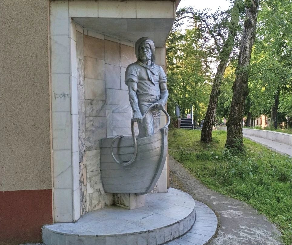 Sculpture "Sailor"-斯韦特洛戈尔斯克必去景点