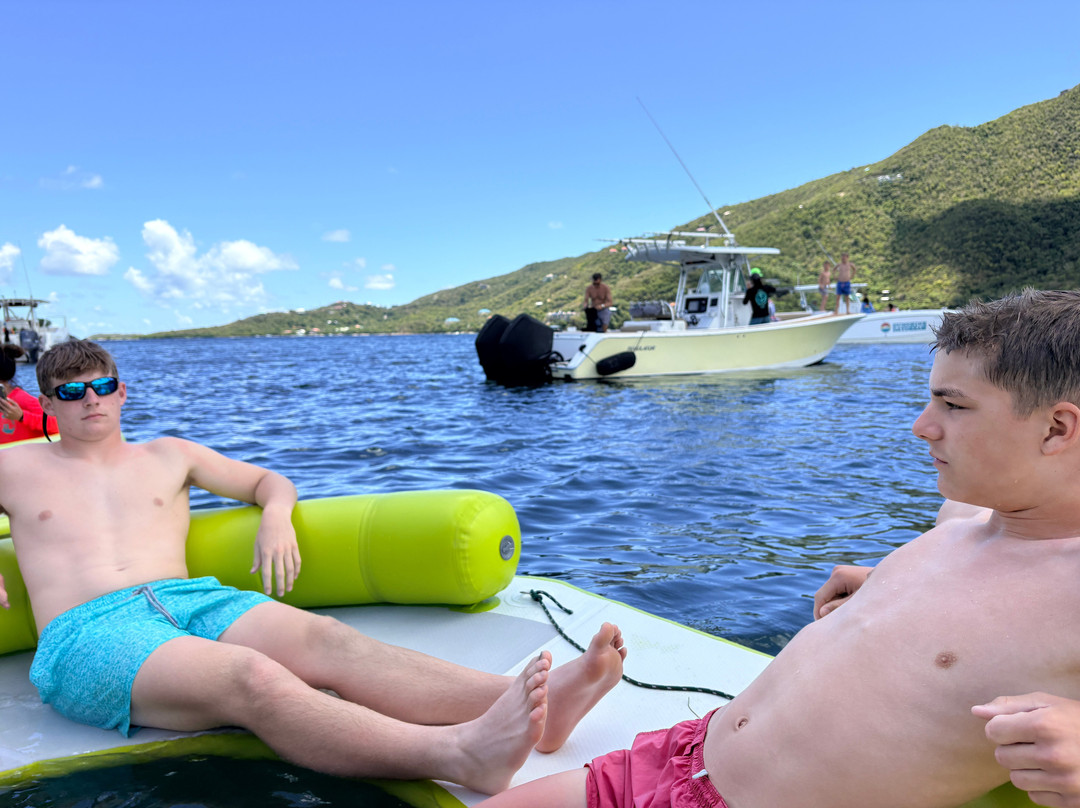 Dockside Dinghy-Coral Bay必去景点