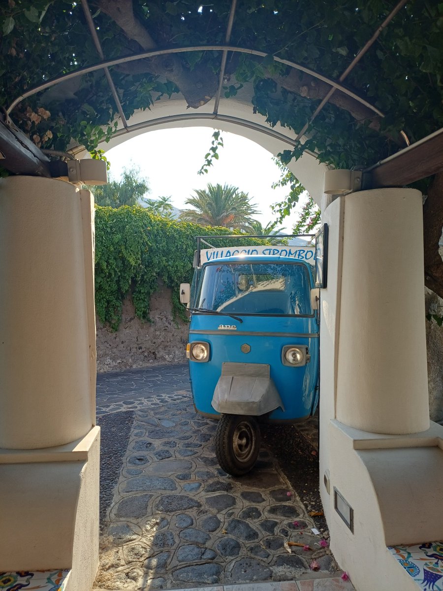 斯特隆波里乡村酒店-旅行者