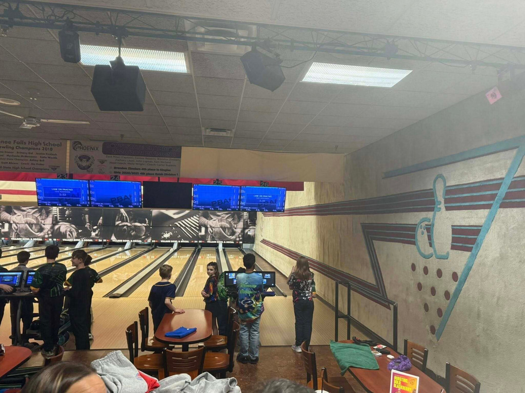 Dale's Weston Lanes-Weston必去景点