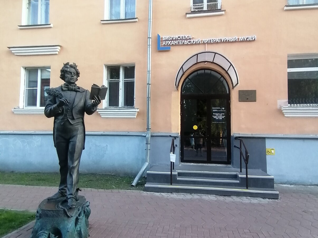 Kozma Prutkov Statue-阿尔汉格尔斯克必去景点