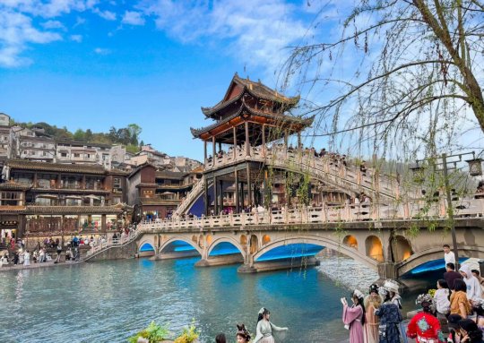 Fenghuang Hemu House-旅行者