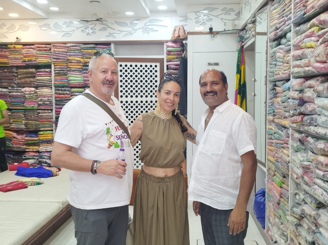 Kunj Sarees (Rajasthani Traditional Sarees)-杰伊瑟尔梅尔必去景点