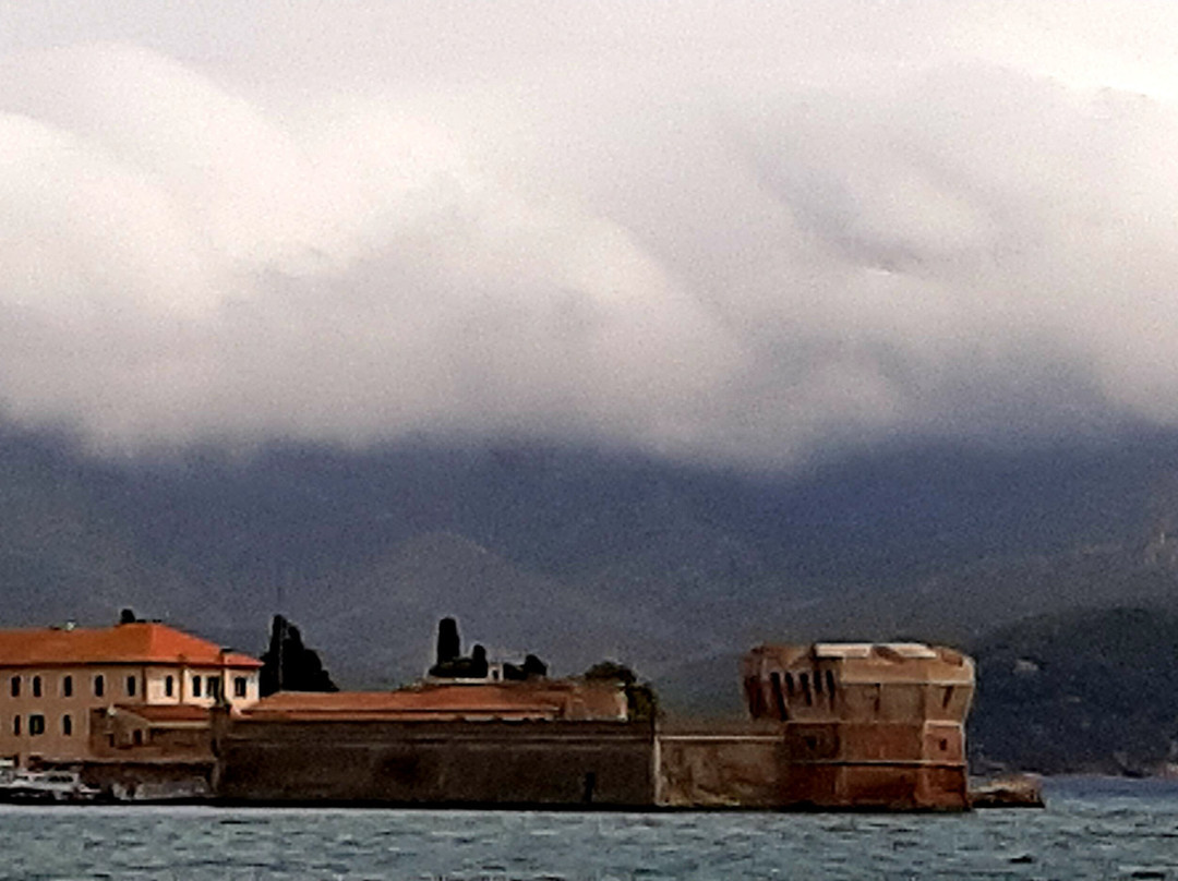 Torre della Linguella-费拉约港必去景点