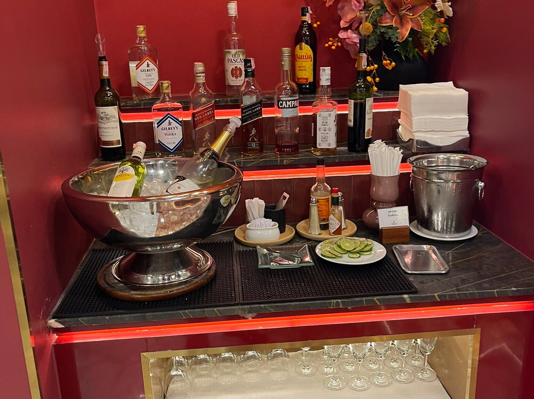 Miracle Lounge-Racha Thewa必去景点