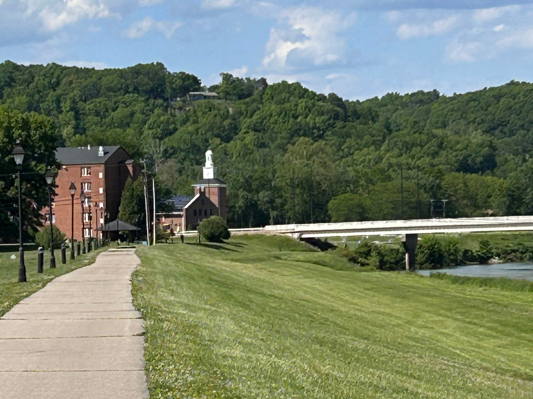 Hockhocking Adena bikeway-Nelsonville必去景点