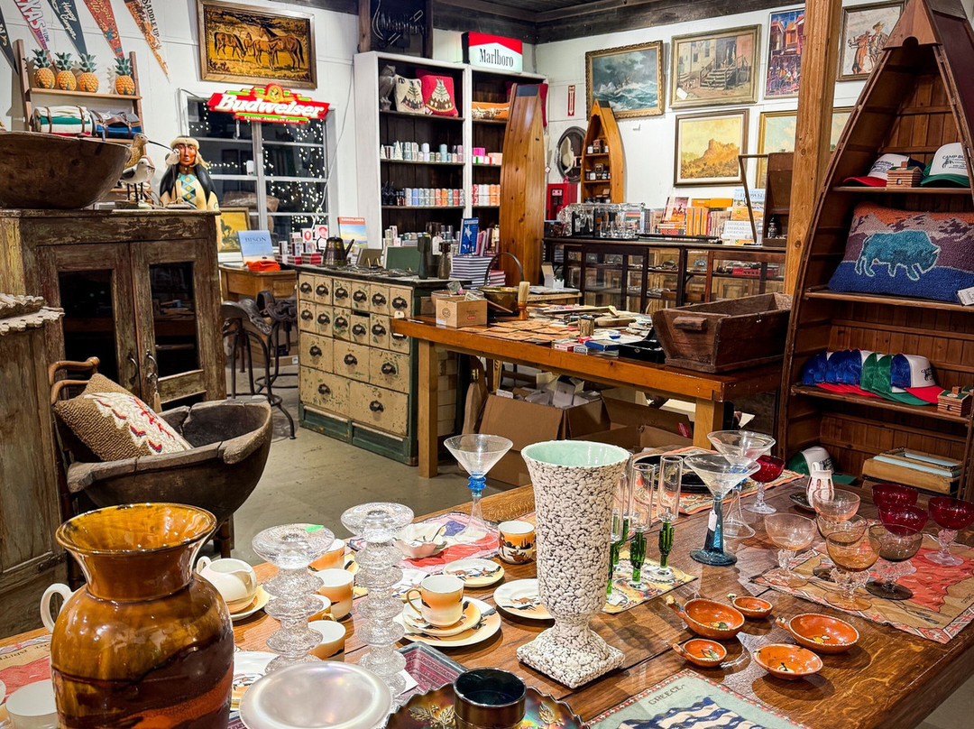 Camp Bubba Antiques-Johnson City必去景点