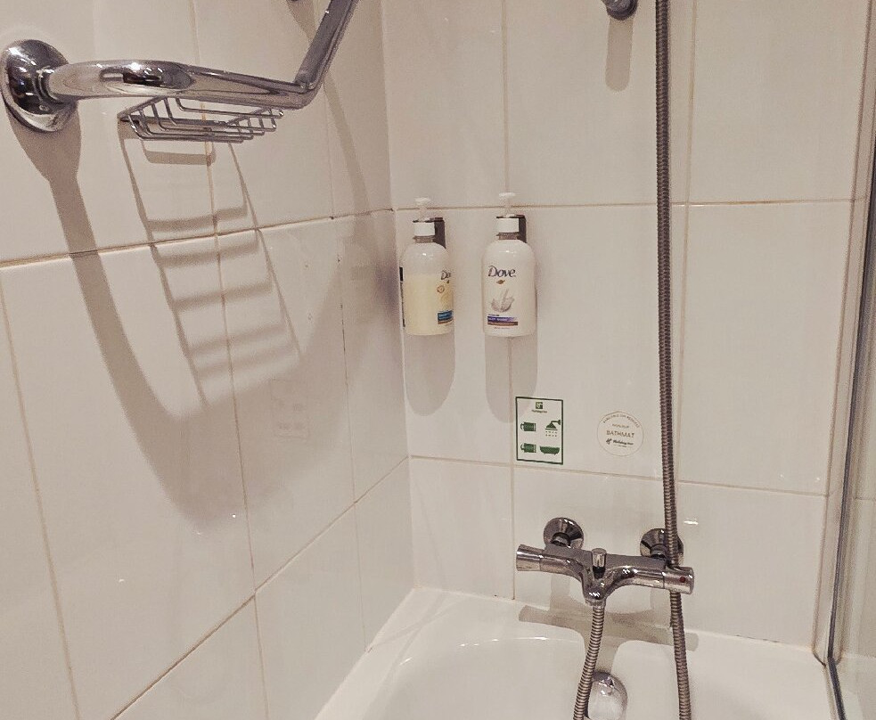 Holiday Inn 埃尔斯米尔港/柴郡橡树主图