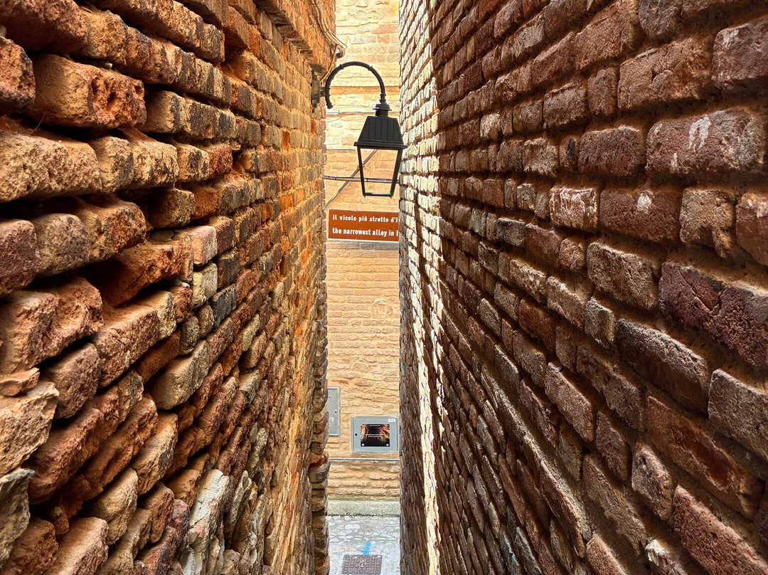 The Narrowest Alley in Italy-里帕特兰索内必去景点