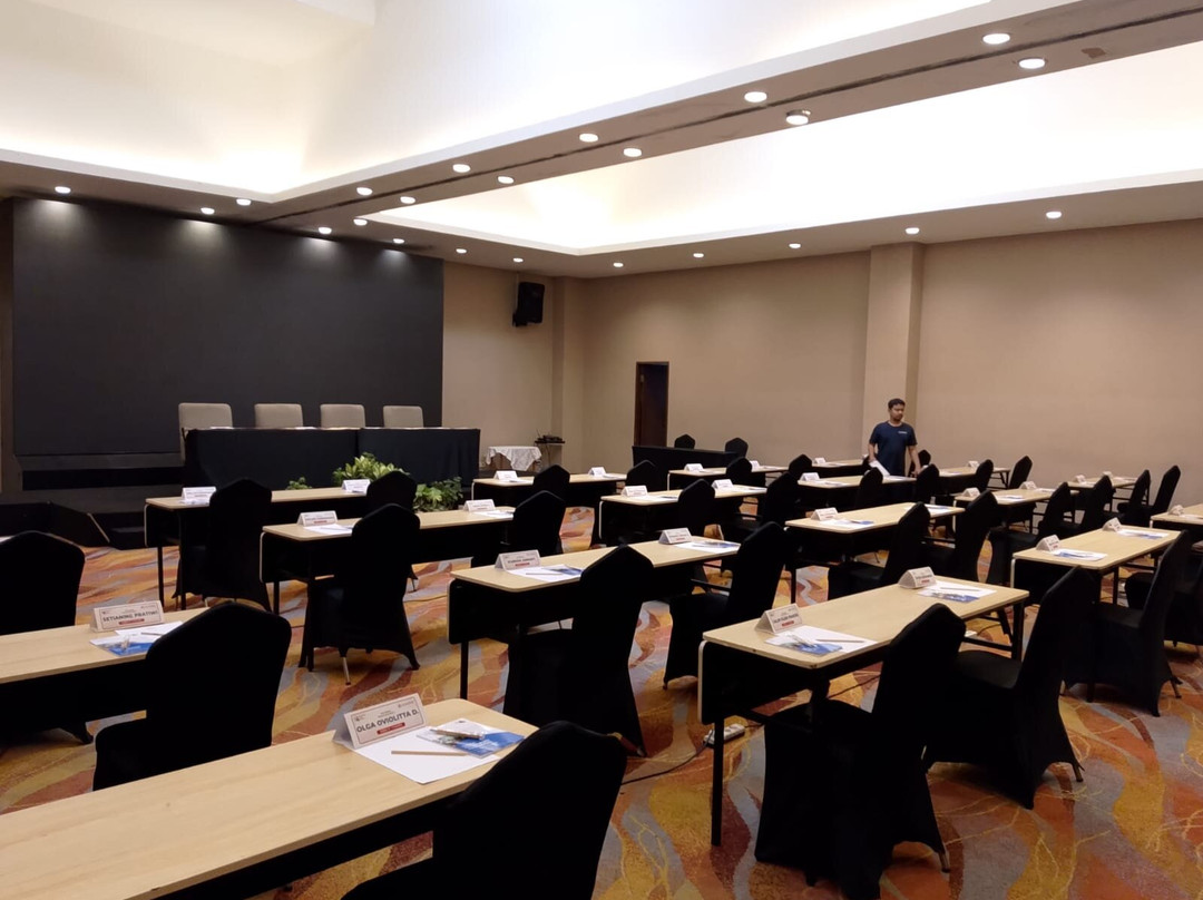 尼奥瓦卢诗都阿佐酒店 - 阿斯顿酒店主图