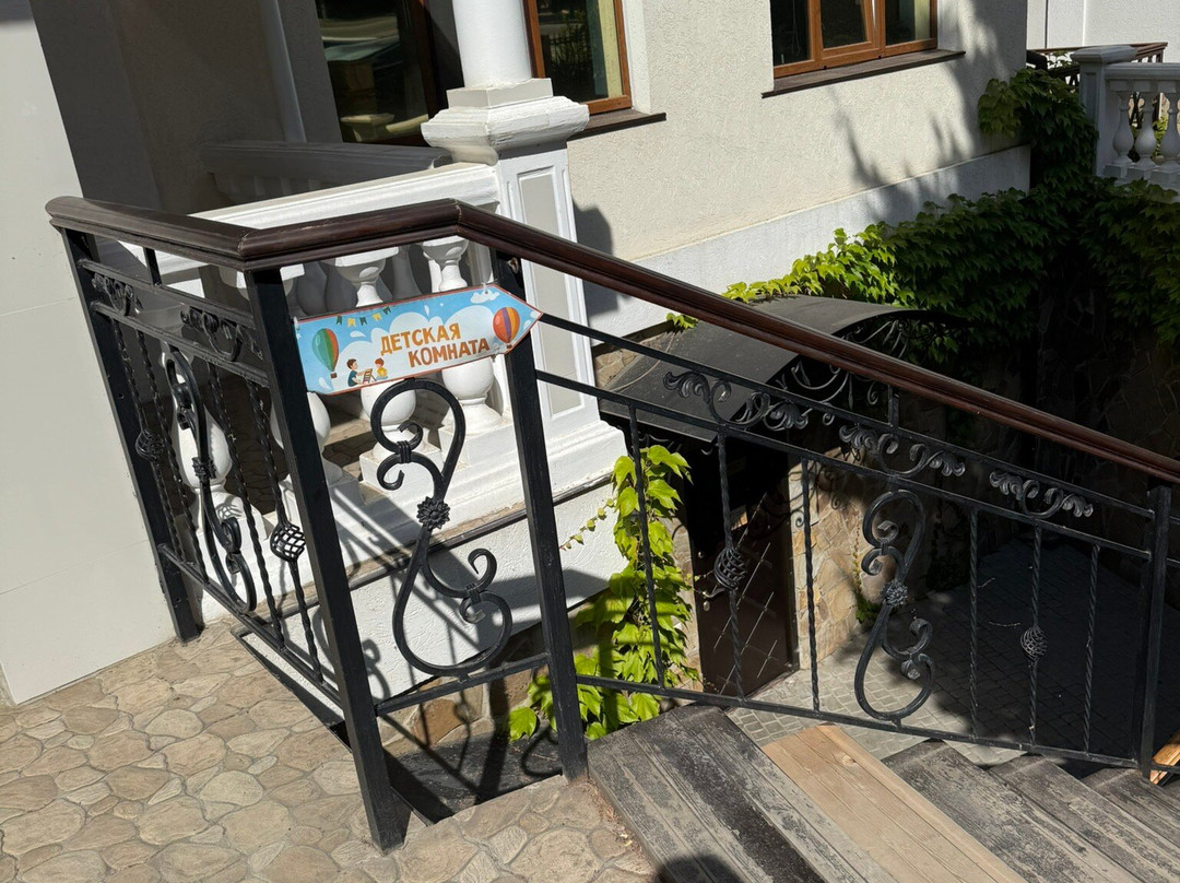 Camelot Hotel主图