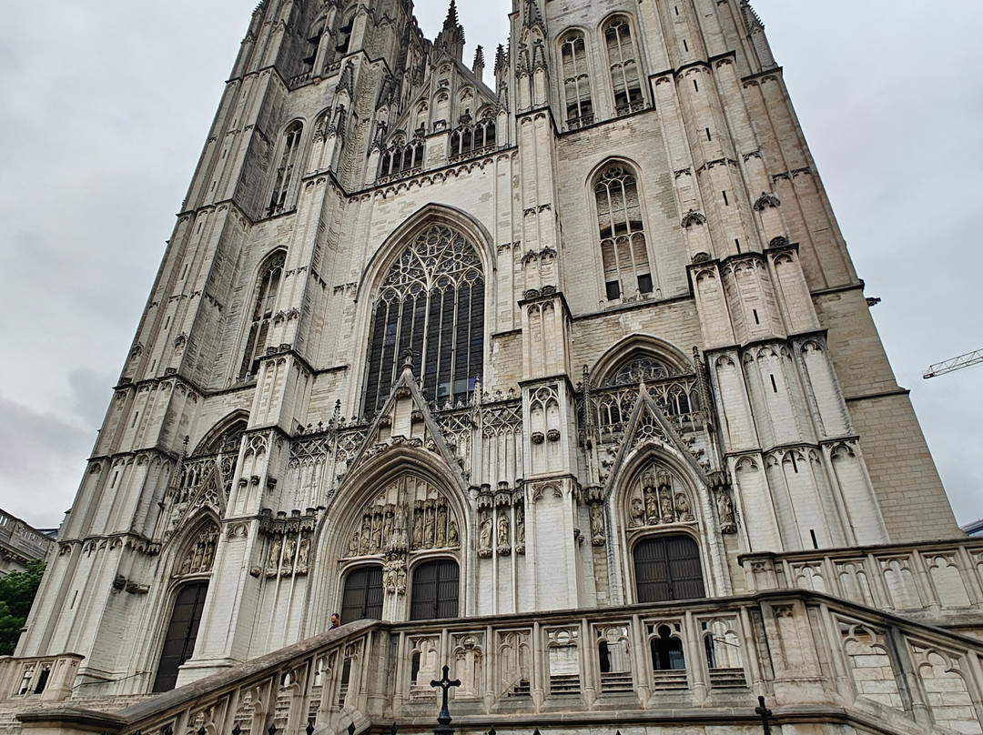 圣弥额尔圣古都勒主教座堂（Cathedrale St-Michel et Ste-Gudule）-布鲁塞尔必去景点