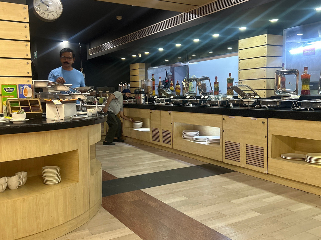 帕特里普特拉大陆酒店主图