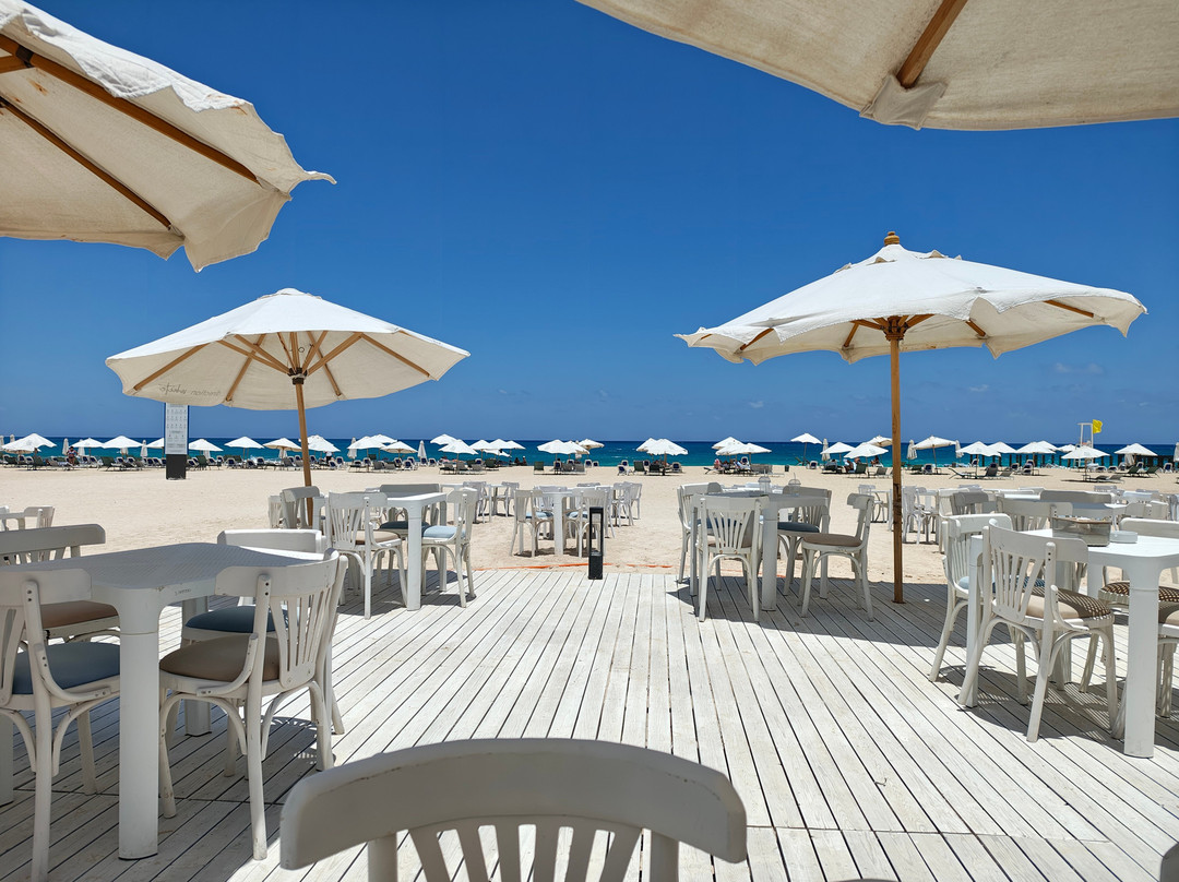 Azur White Ras El Hekma