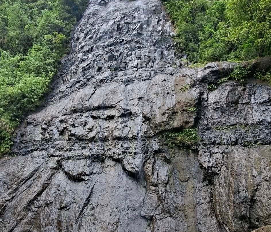 Afareaitu Waterfalls-Afareaitu必去景点