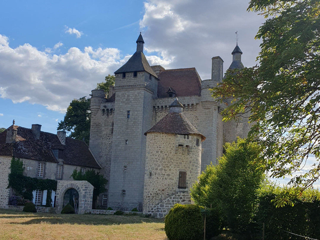 Château de Villemonteix-Saint-Pardoux-les-Cards必去景点