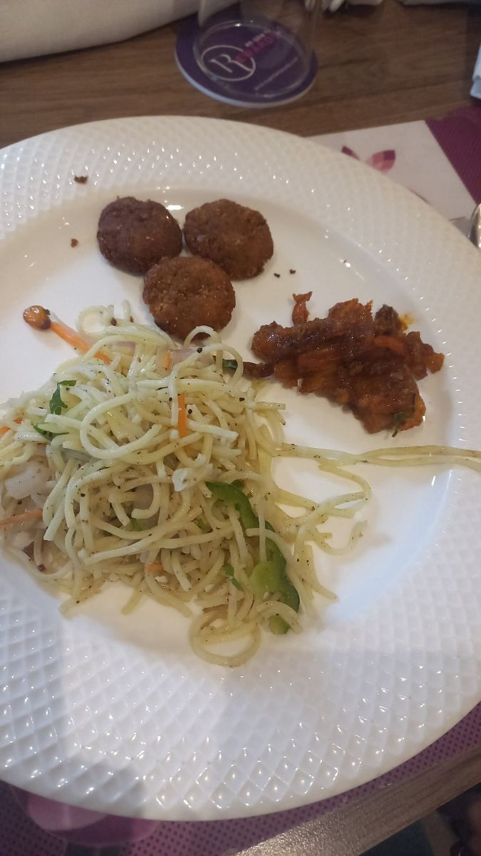 皇家兰花中央施莫加酒店-旅行者
