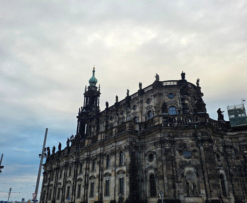 Katholische Hofkirche-德累斯顿必去景点