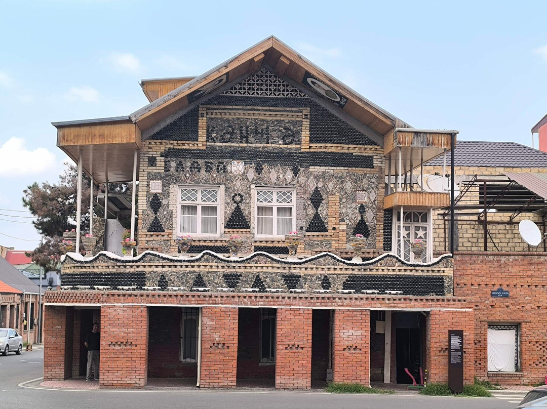 Bottle House-占贾必去景点