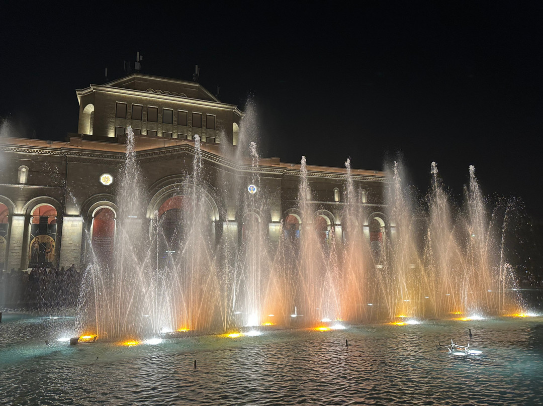 Dancing Fountains-埃里温必去景点