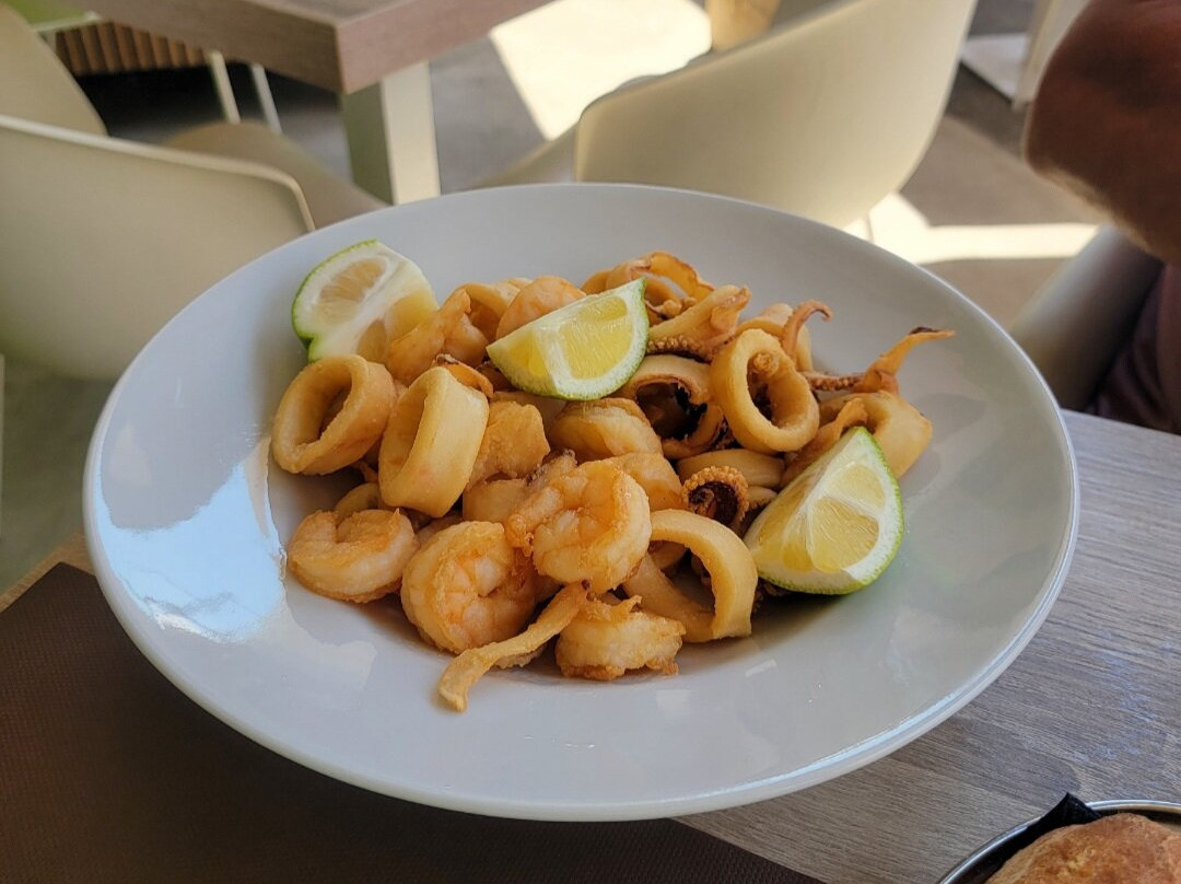 C'est La Vie Food & Drink