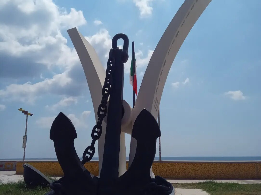 Monumento Ai Caduti Del Mare-Catanzaro Lido必去景点