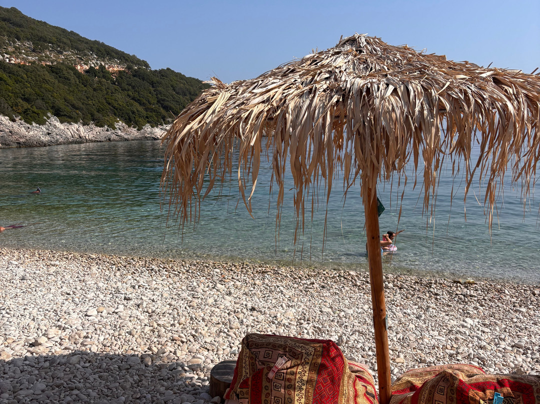 Kaminia beach-Perachori必去景点