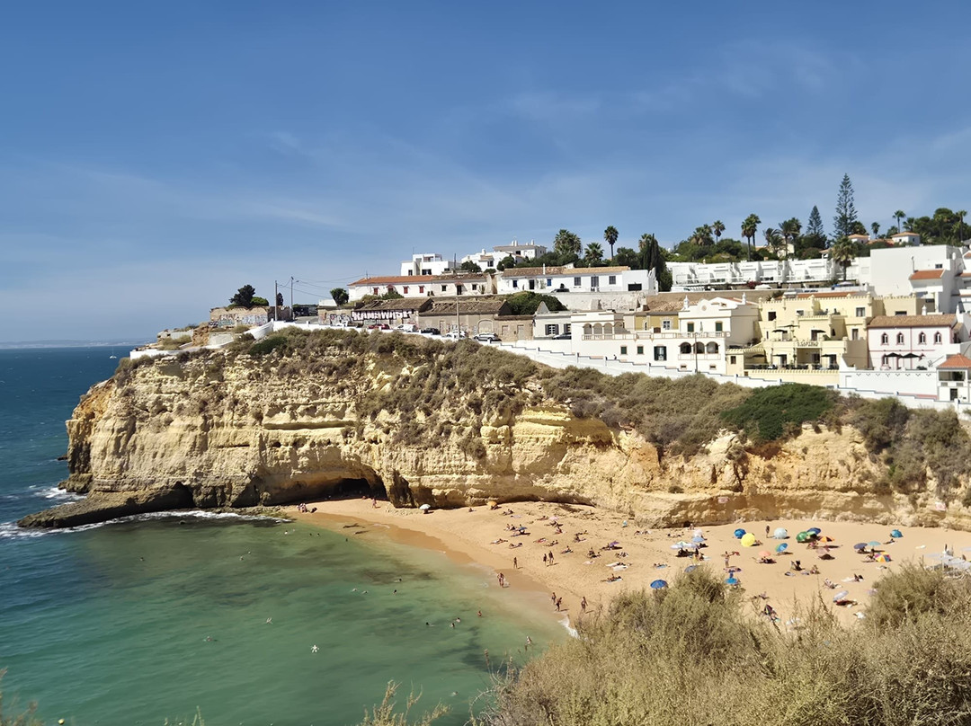 Praia da Marinha-Caramujeira必去景点