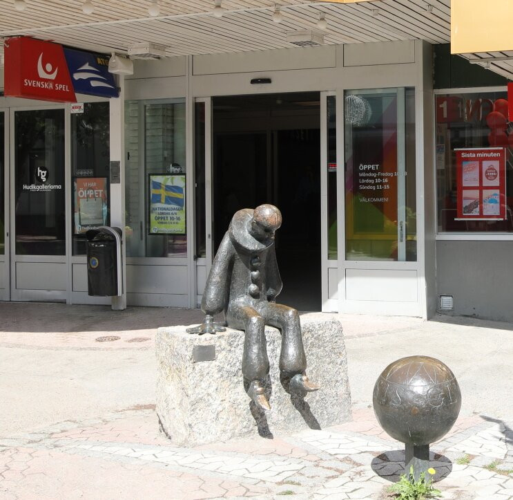 Statue Harlekin och Pierrot (Statue de Arlequin et Pierrot)-Hudiksvall必去景点